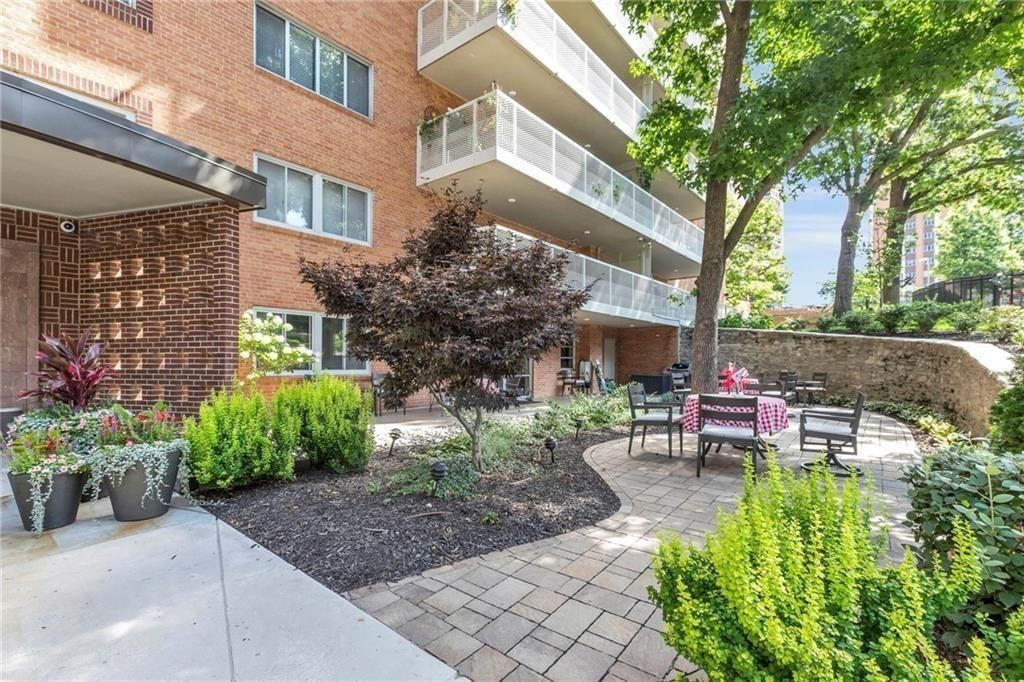 310 W 49th Street — photo 24
