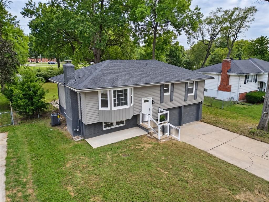 7701 E 90th Terrace, Kansas City, MO: listing photo 2