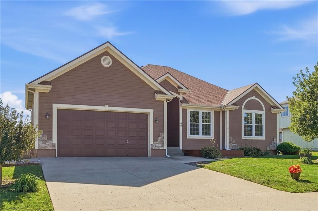 1301 SW 7th Street, Oak Grove, MO