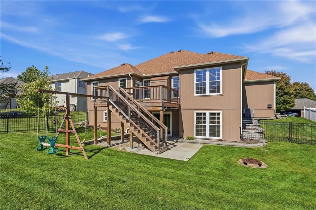 1301 SW 7th Street, Oak Grove, MO: listing photo 3