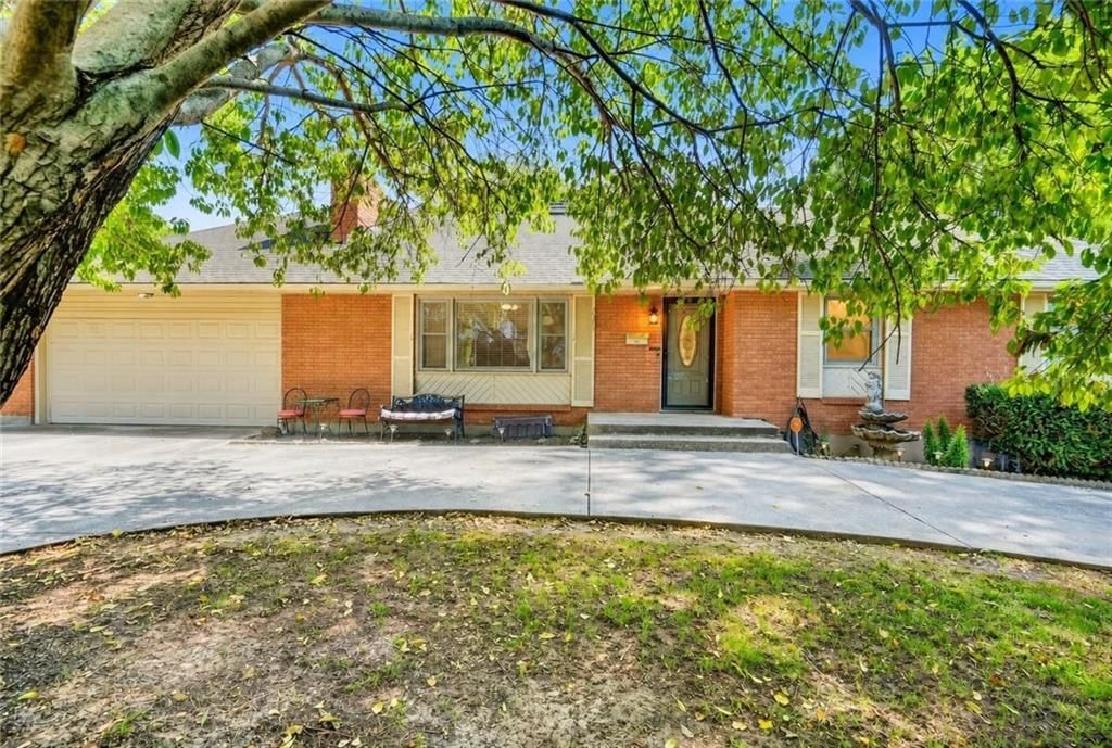 4803 Hedges Avenue, Kansas City, MO: listing photo 2