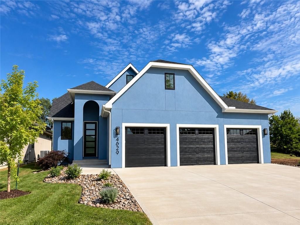 Photo 1 of 1 - 4629 Fairway Homes Drive, Lee's Summit, MO 64064