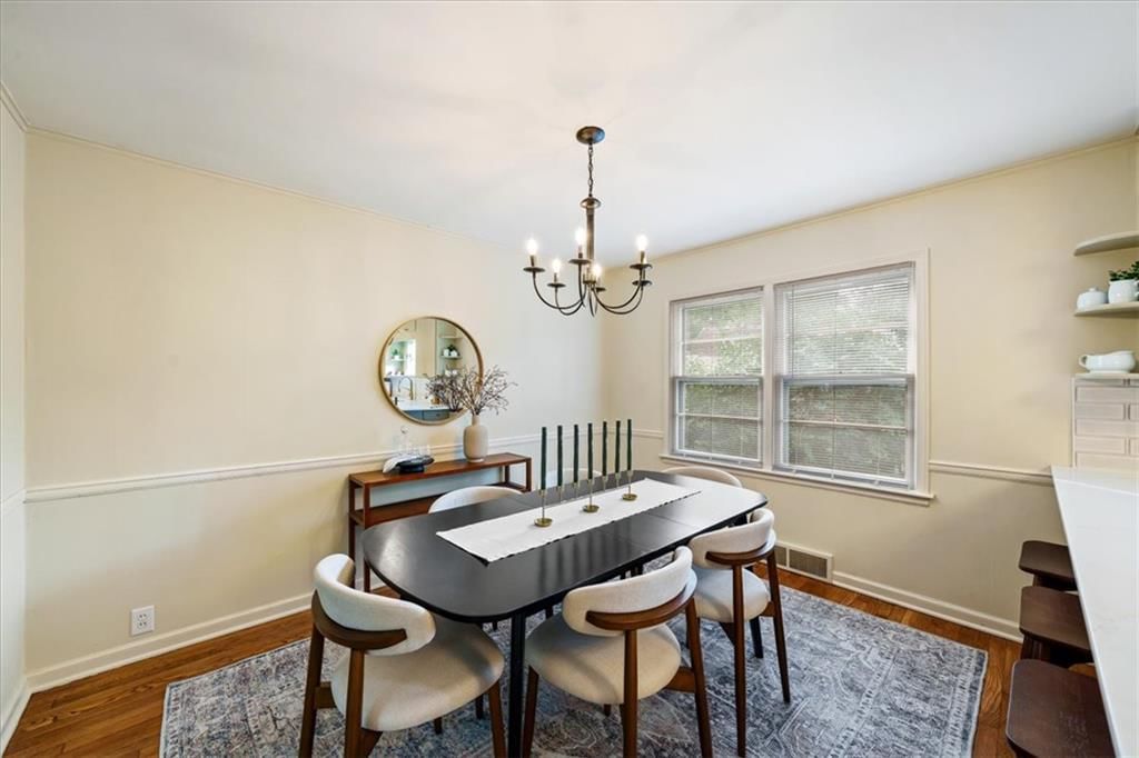 Photo 9 of 31 - 2525 W 50th Terrace, Westwood, KS 66205