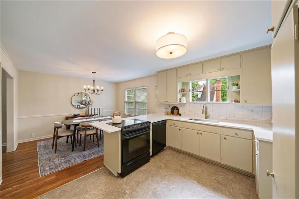 Photo 15 of 31, 2525 W 50th Terrace, Westwood, KS 66205