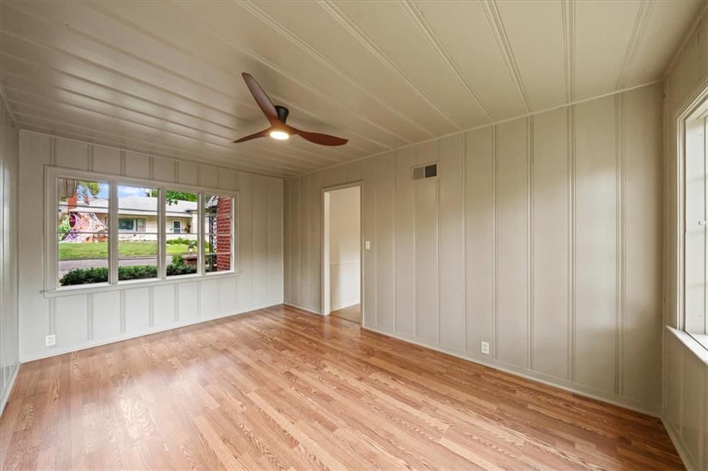 Photo 18 of 31 - 2525 W 50th Terrace, Westwood, KS 66205