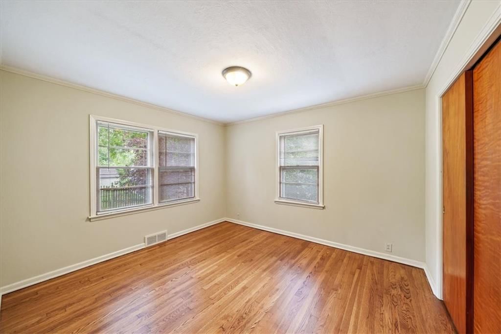 Photo 20 of 31 - 2525 W 50th Terrace, Westwood, KS 66205
