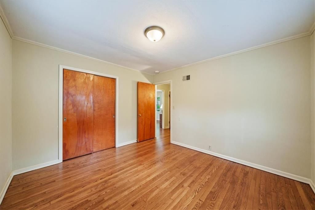 Photo 21 of 31 - 2525 W 50th Terrace, Westwood, KS 66205