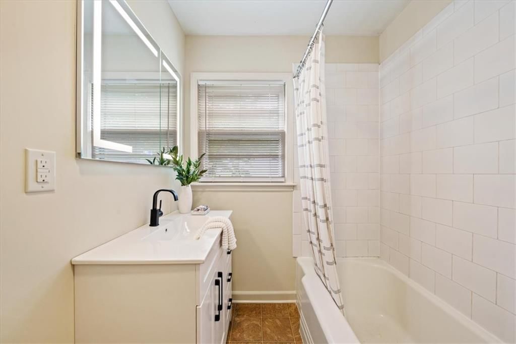 Photo 22 of 31 - 2525 W 50th Terrace, Westwood, KS 66205