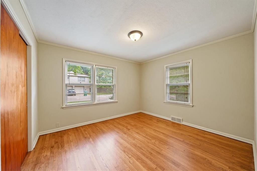 Photo 23 of 31 - 2525 W 50th Terrace, Westwood, KS 66205