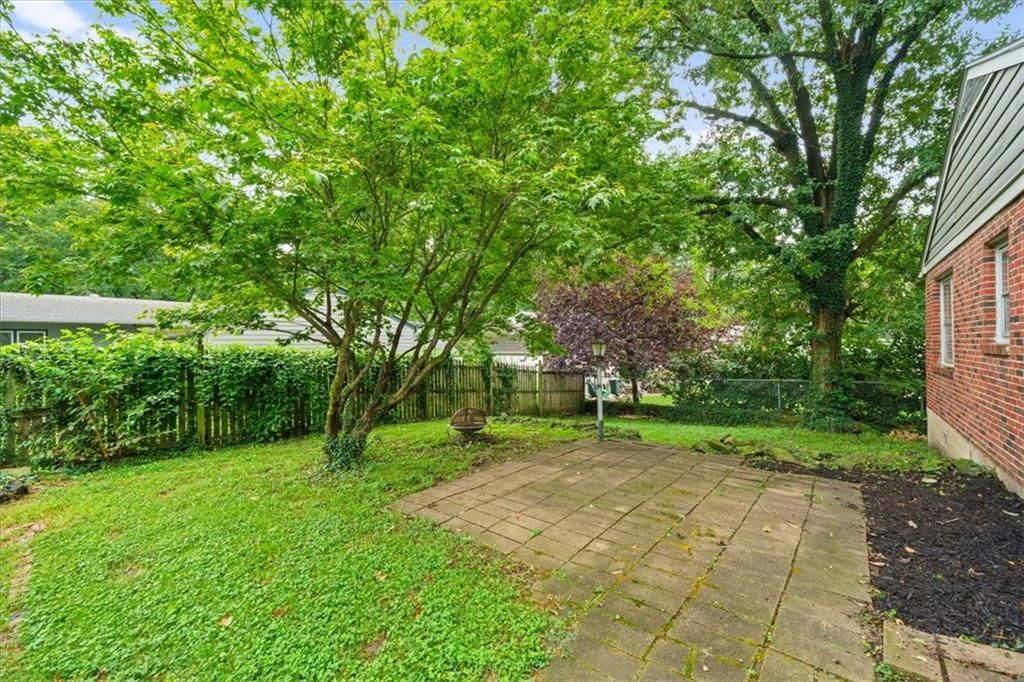 Photo 26 of 31 - 2525 W 50th Terrace, Westwood, KS 66205