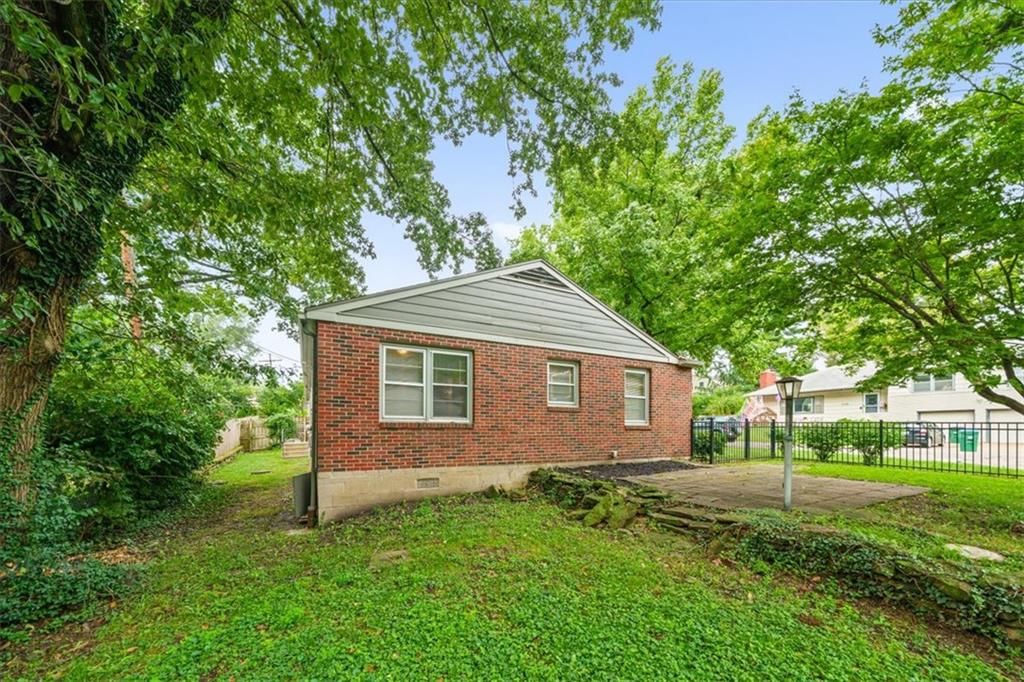 Photo 27 of 31 - 2525 W 50th Terrace, Westwood, KS 66205
