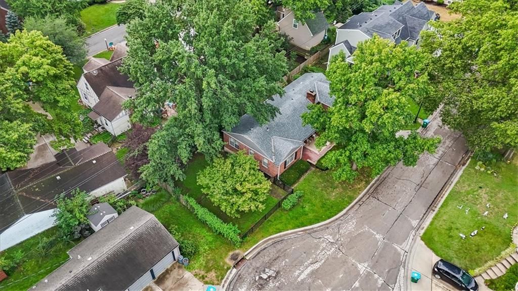 Photo 28 of 31 - 2525 W 50th Terrace, Westwood, KS 66205