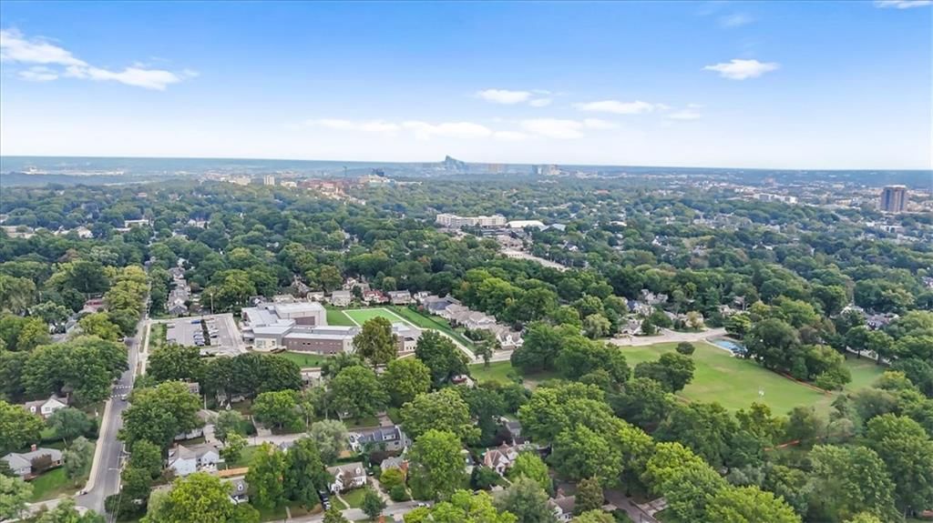 Photo 31 of 31 - 2525 W 50th Terrace, Westwood, KS 66205