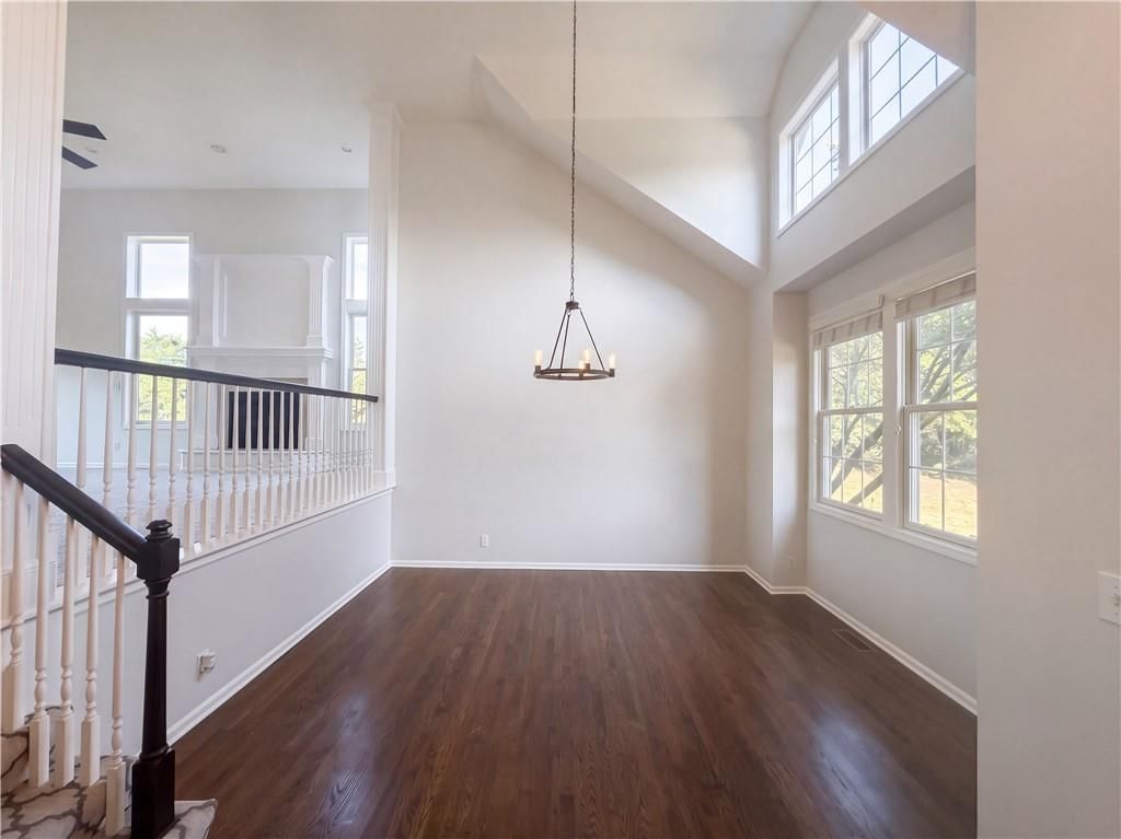 Statement lighting at 7825 W 143rd Place, Overland Park, KS 66223