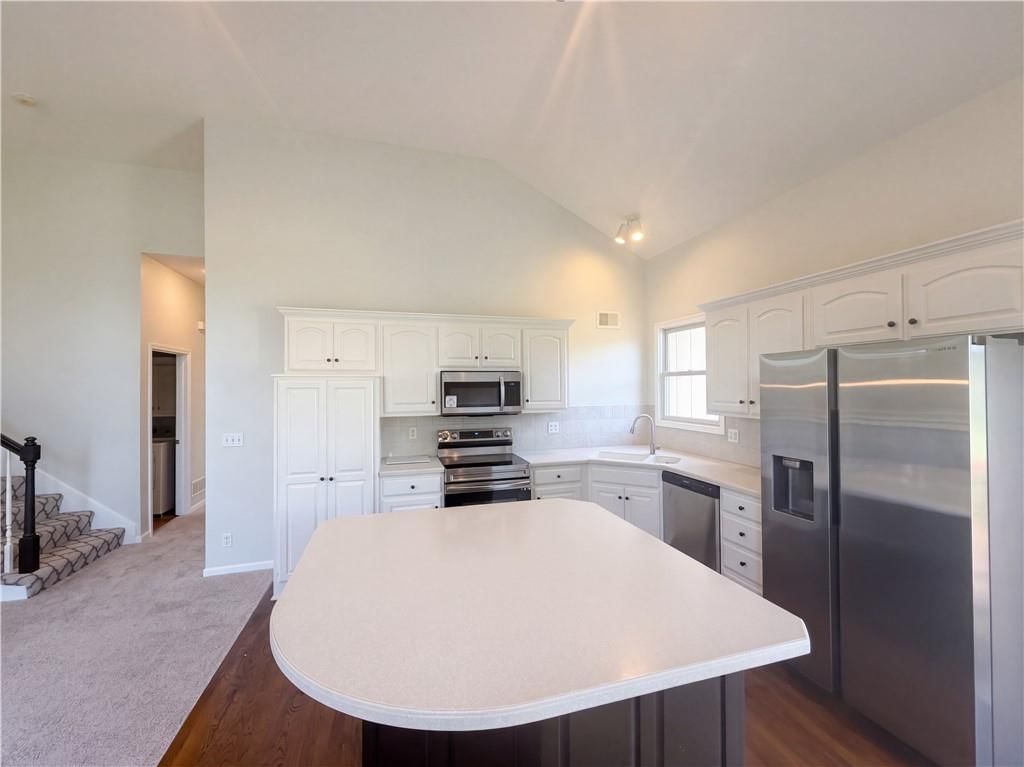 Photo 8 of 22 - 7825 W 143rd Place, Overland Park, KS 66223