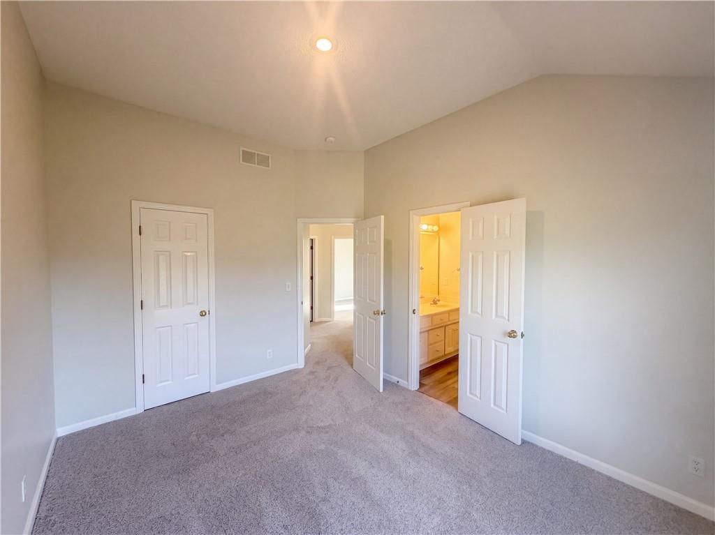 Photo 9 of 22 - 7825 W 143rd Place, Overland Park, KS 66223