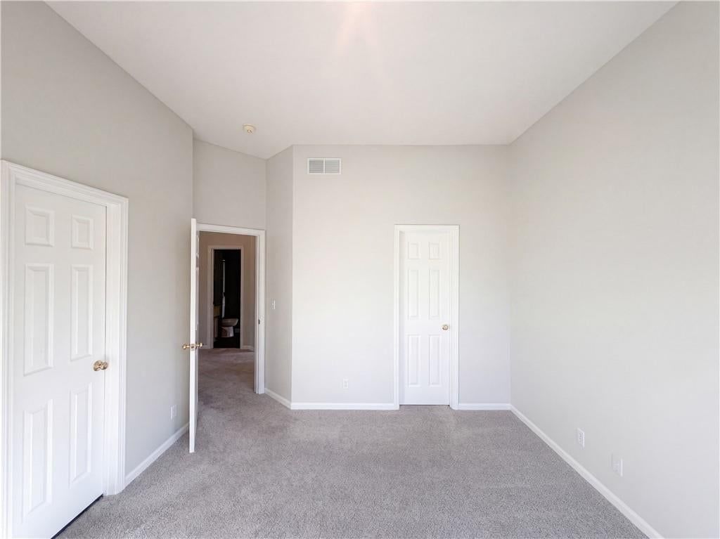 Photo 10 of 22 - 7825 W 143rd Place, Overland Park, KS 66223