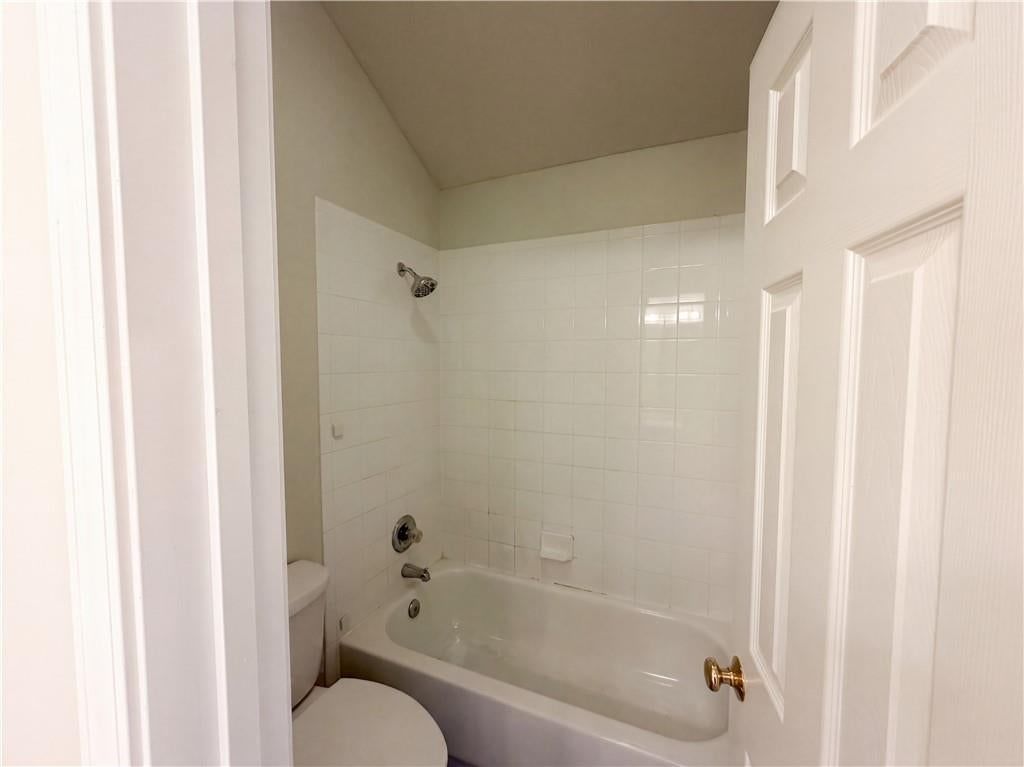 Photo 11 of 22 - 7825 W 143rd Place, Overland Park, KS 66223