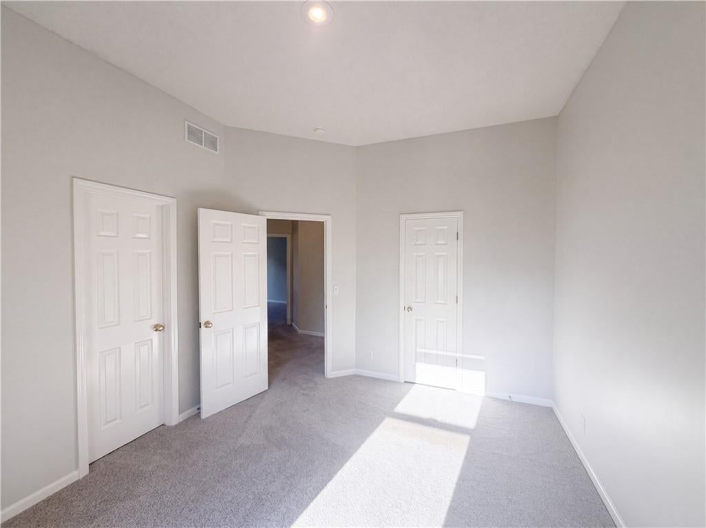 Photo 12 of 22 - 7825 W 143rd Place, Overland Park, KS 66223