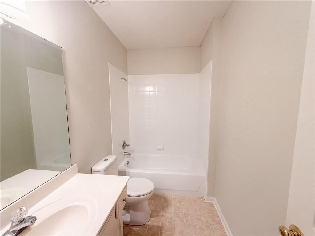 Photo 17 of 22 - 7825 W 143rd Place, Overland Park, KS 66223