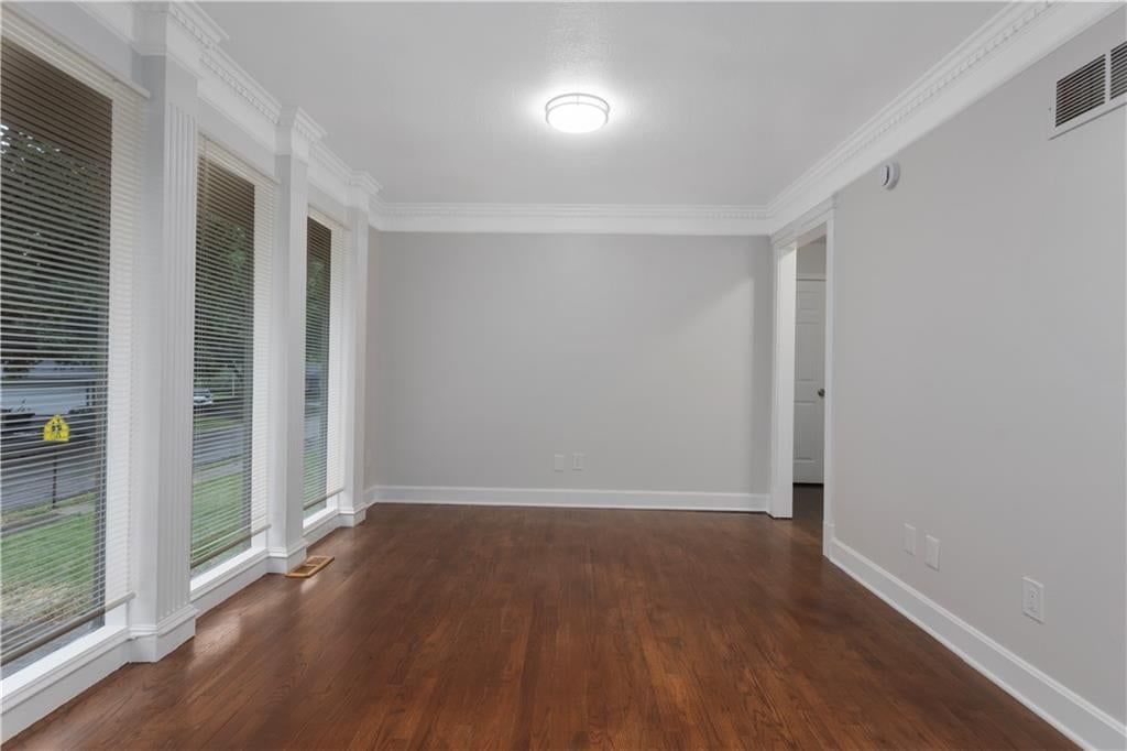 12816 WINCHESTER Avenue — photo 2