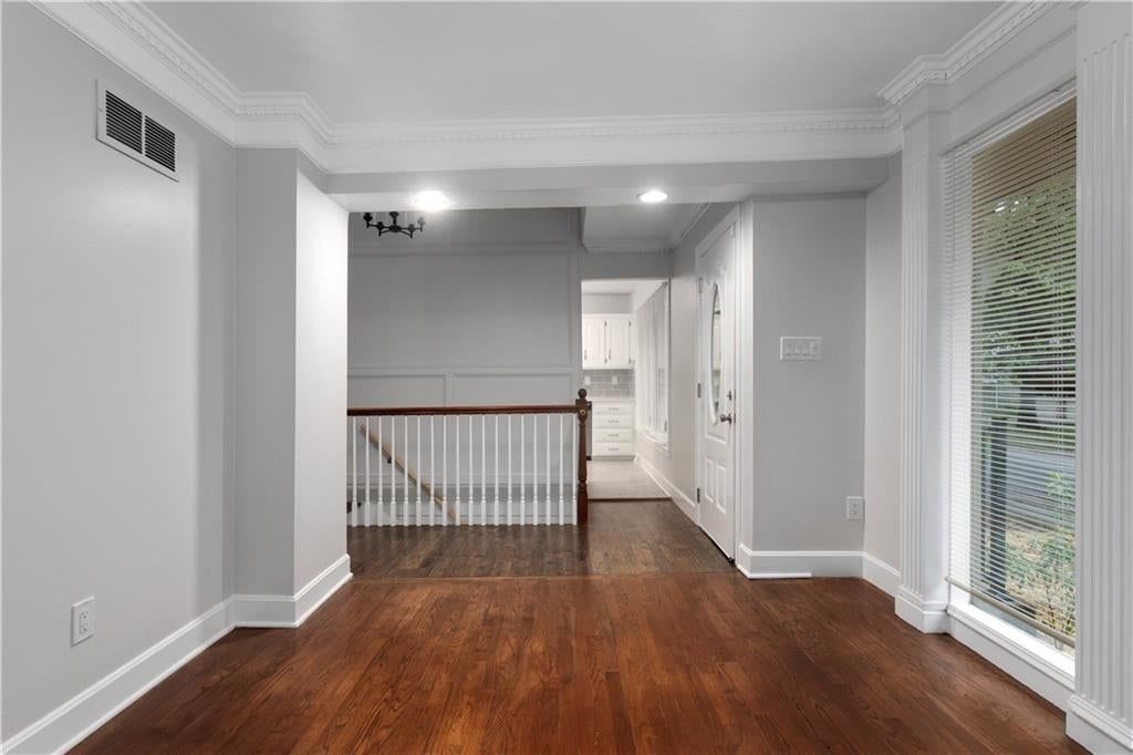 12816 WINCHESTER Avenue — photo 3