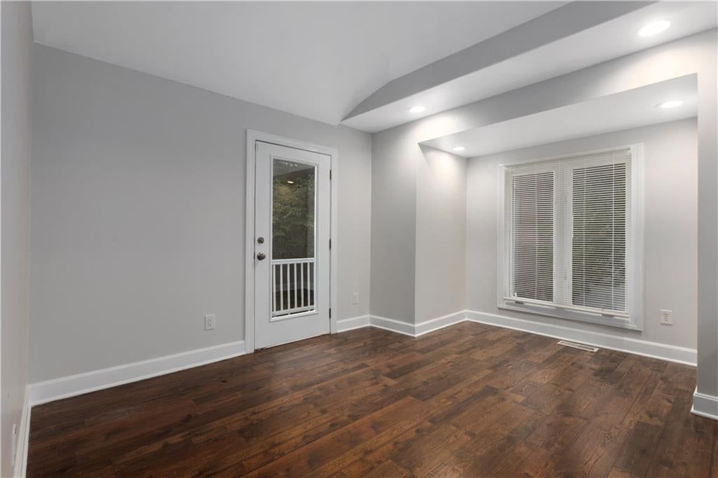 12816 WINCHESTER Avenue — photo 8