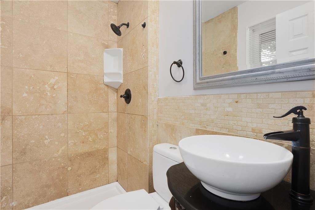 12816 WINCHESTER Avenue — photo 11