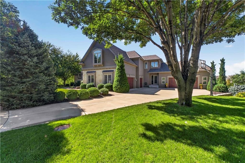 13816 Horton Drive, Overland Park, KS: listing photo 2