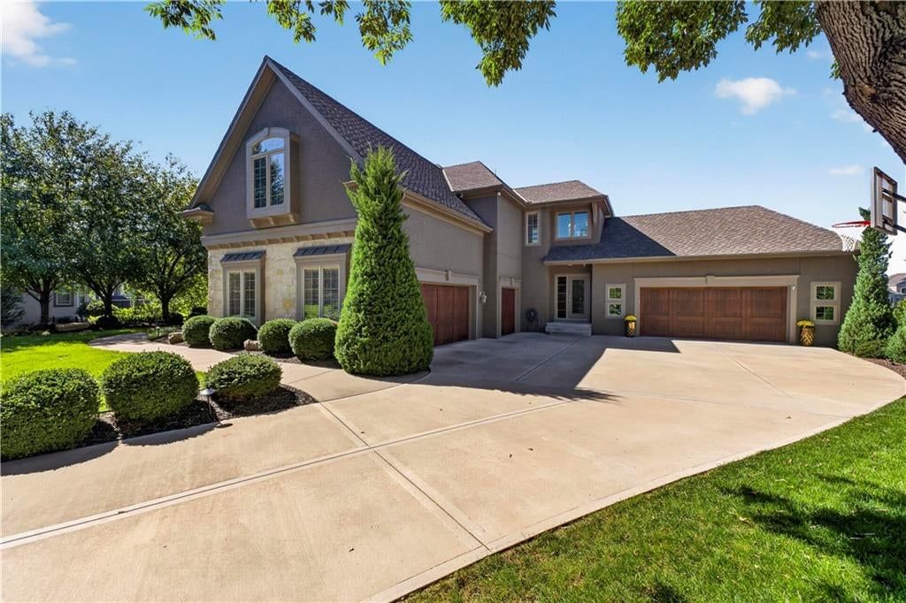 13816 Horton Drive, Overland Park, KS: listing photo 3