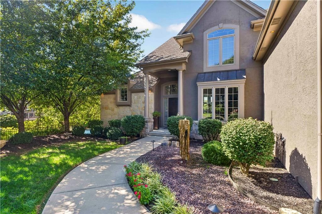 Photo 4 of 76 - 13816 Horton Drive, Overland Park, KS 66223
