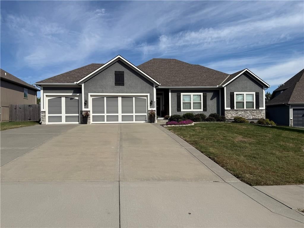 9304 SW Tsunami Court, Lee's Summit, MO