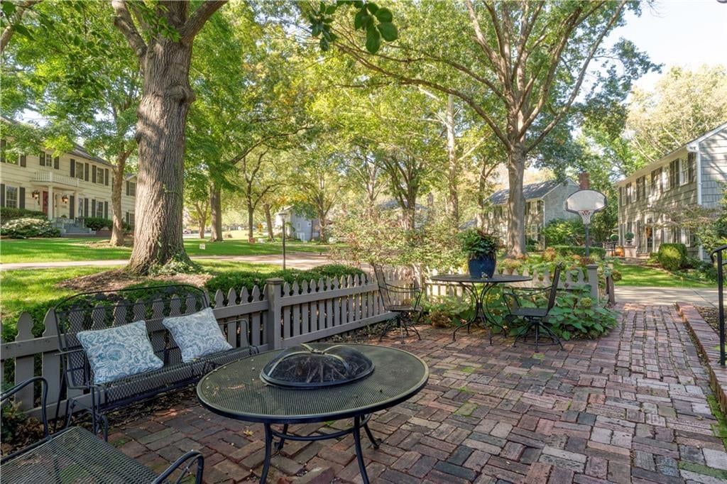 5324 W 100th Street, Overland Park, KS: listing photo 3