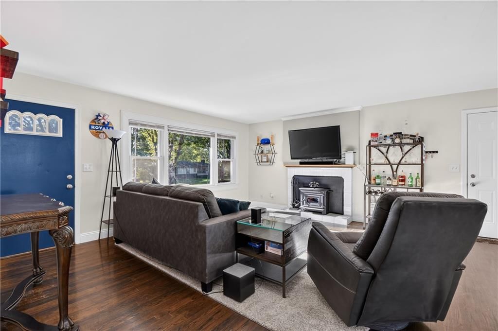 Photo 5 of 29 - 4515 Crisp Avenue, Kansas City, MO 64133