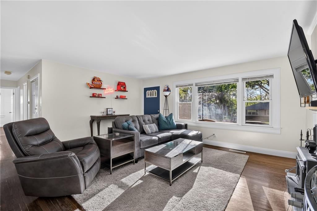Photo 7 of 29 - 4515 Crisp Avenue, Kansas City, MO 64133