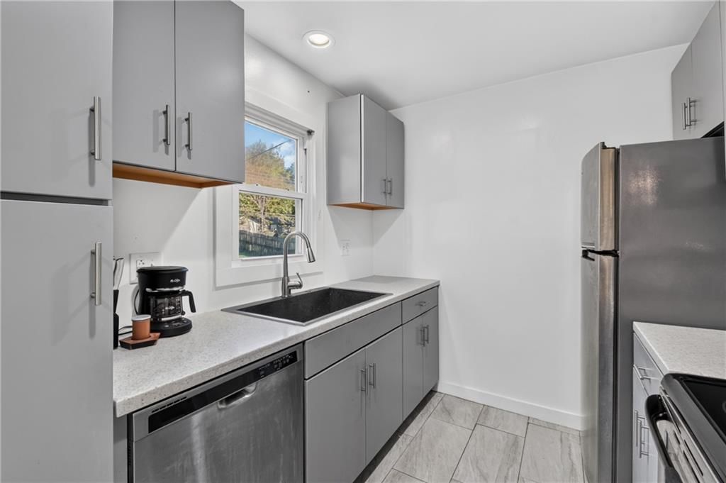 Stainless steel appliances at 4515 Crisp Avenue, Kansas City, MO 64133