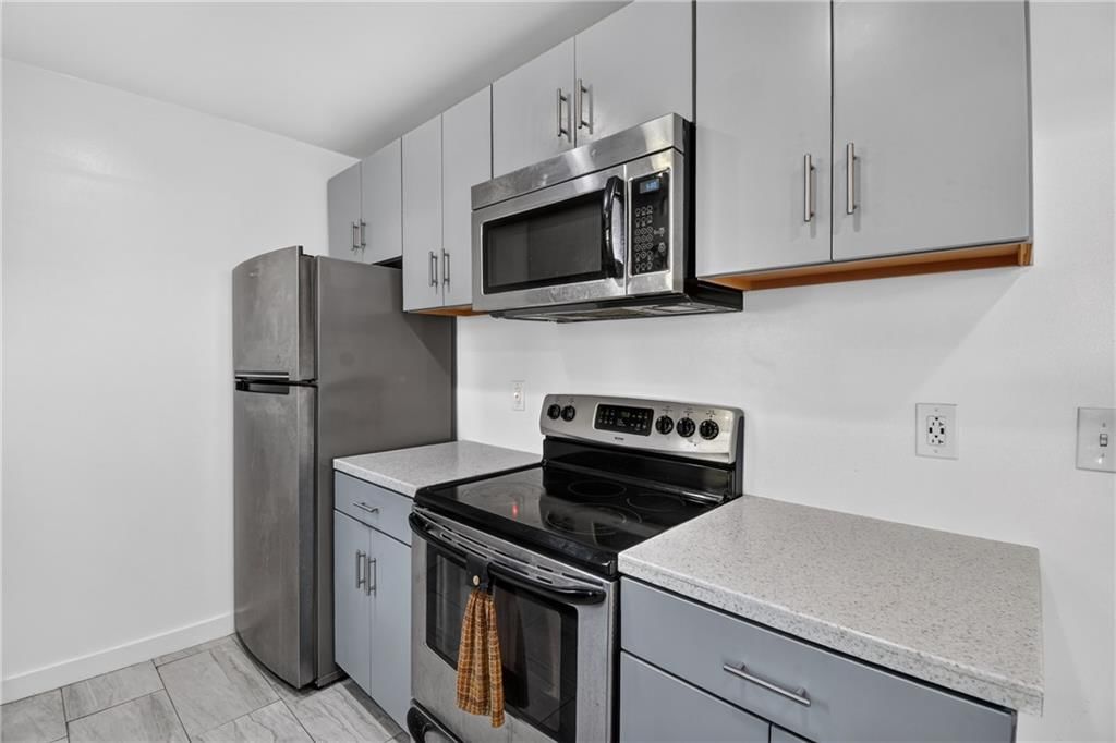 Photo 12 of 29 - 4515 Crisp Avenue, Kansas City, MO 64133