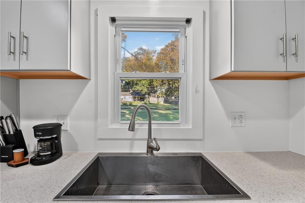 Photo 13 of 29 - 4515 Crisp Avenue, Kansas City, MO 64133