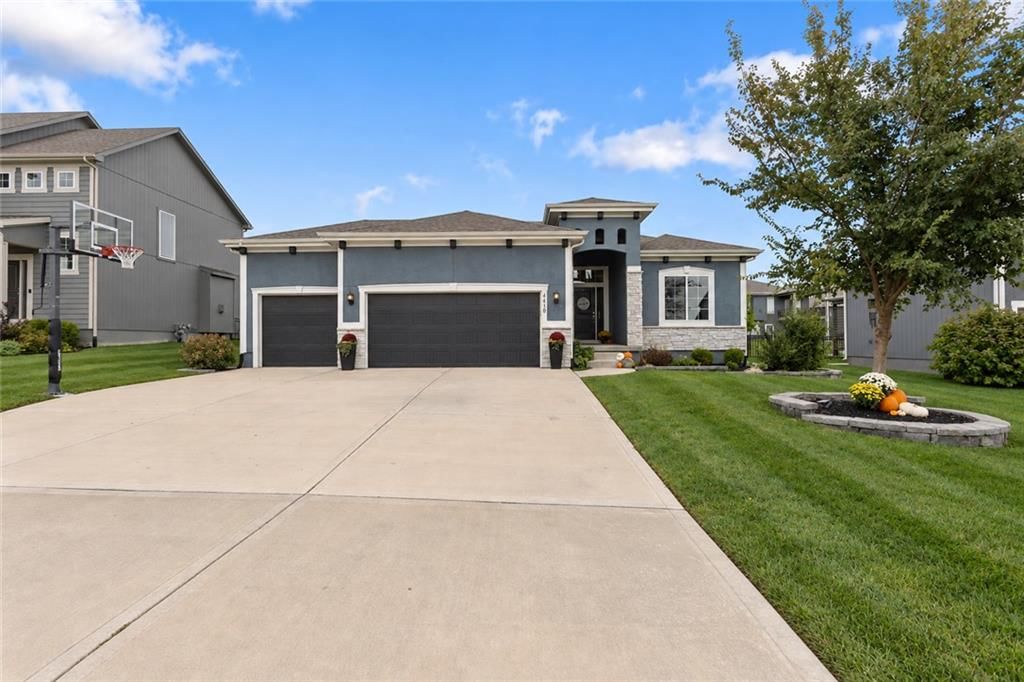 4410 SW Amethyst Drive, Lee's Summit, MO: listing photo 2