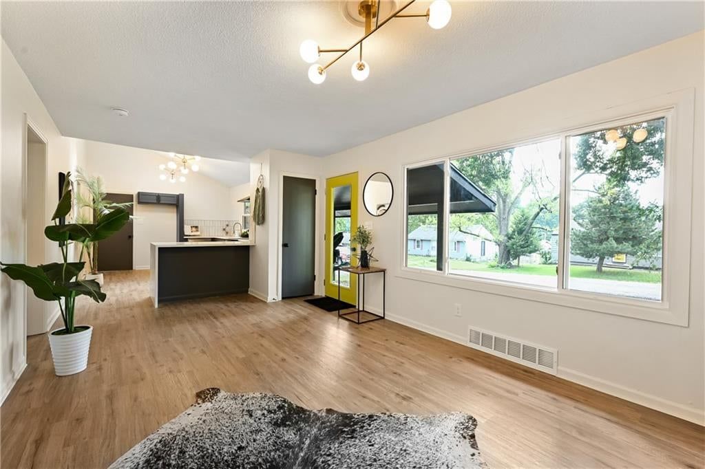 Photo 8 of 21 - 4320 MAGGIE Lane, Kansas City, KS 66102