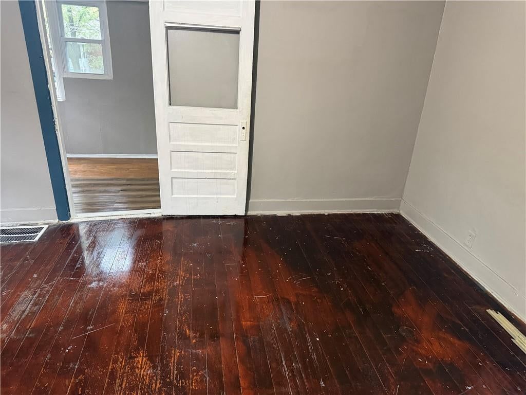 Photo 4 of 7 - 332 Mersington Avenue, Kansas City, MO 64124