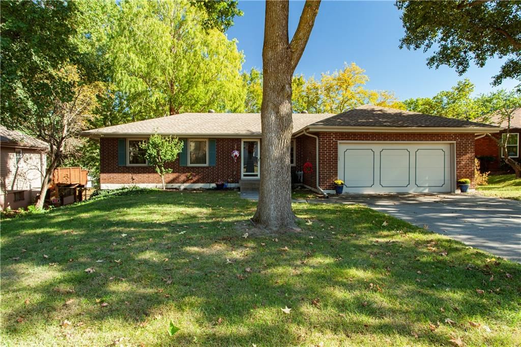 1913 Colony Lane, Independence, MO: listing photo 2