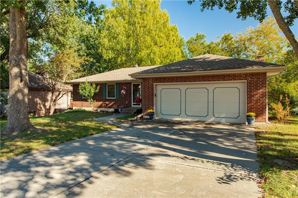 1913 Colony Lane, Independence, MO: listing photo 3