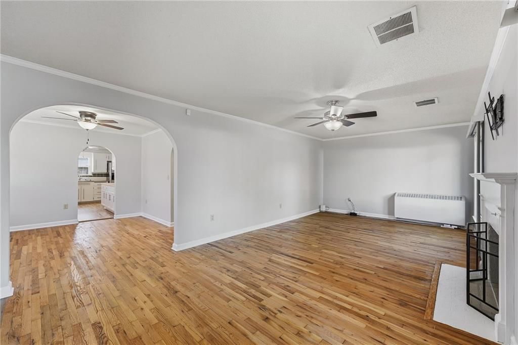 Photo 7 of 40 - 9009 E 68th Street, Raytown, MO 64133