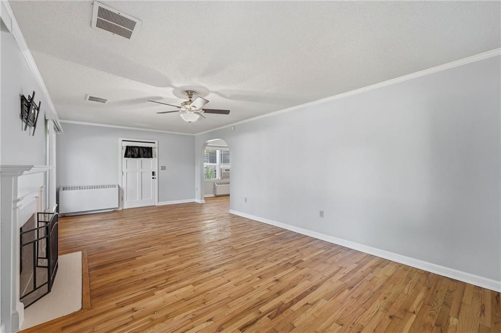 Photo 8 of 40 - 9009 E 68th Street, Raytown, MO 64133