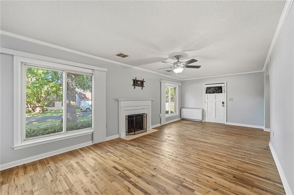 Photo 9 of 40 - 9009 E 68th Street, Raytown, MO 64133