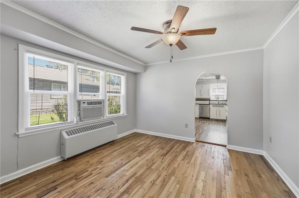 Photo 10 of 40 - 9009 E 68th Street, Raytown, MO 64133