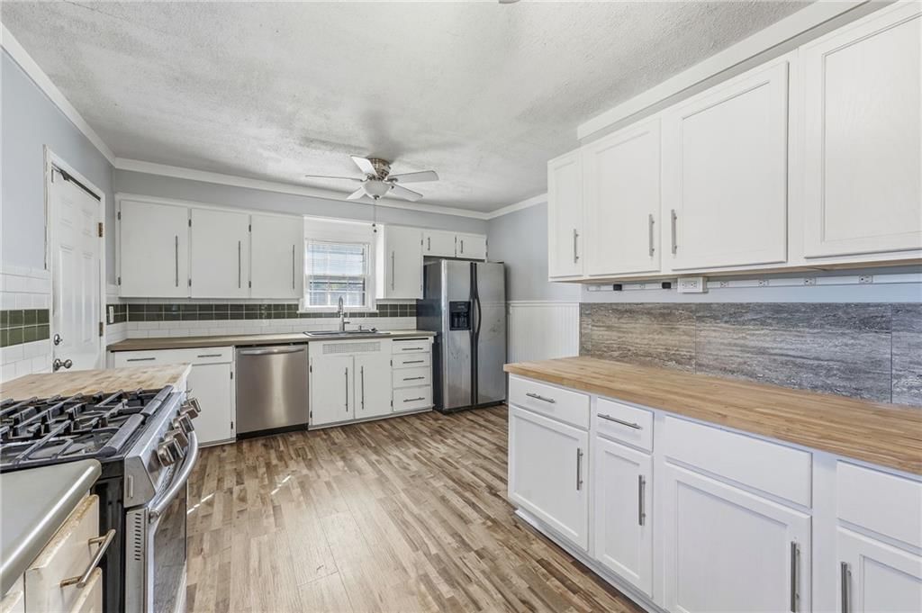 Photo 13 of 40 - 9009 E 68th Street, Raytown, MO 64133