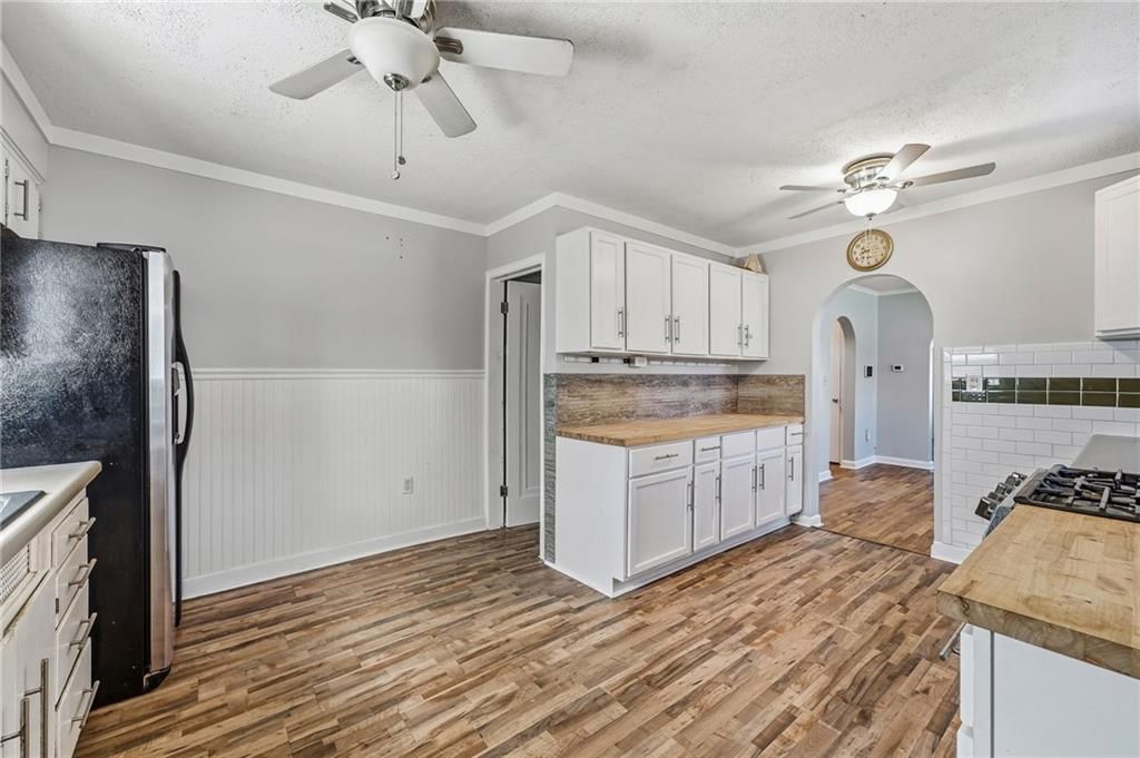 Photo 14 of 40 - 9009 E 68th Street, Raytown, MO 64133