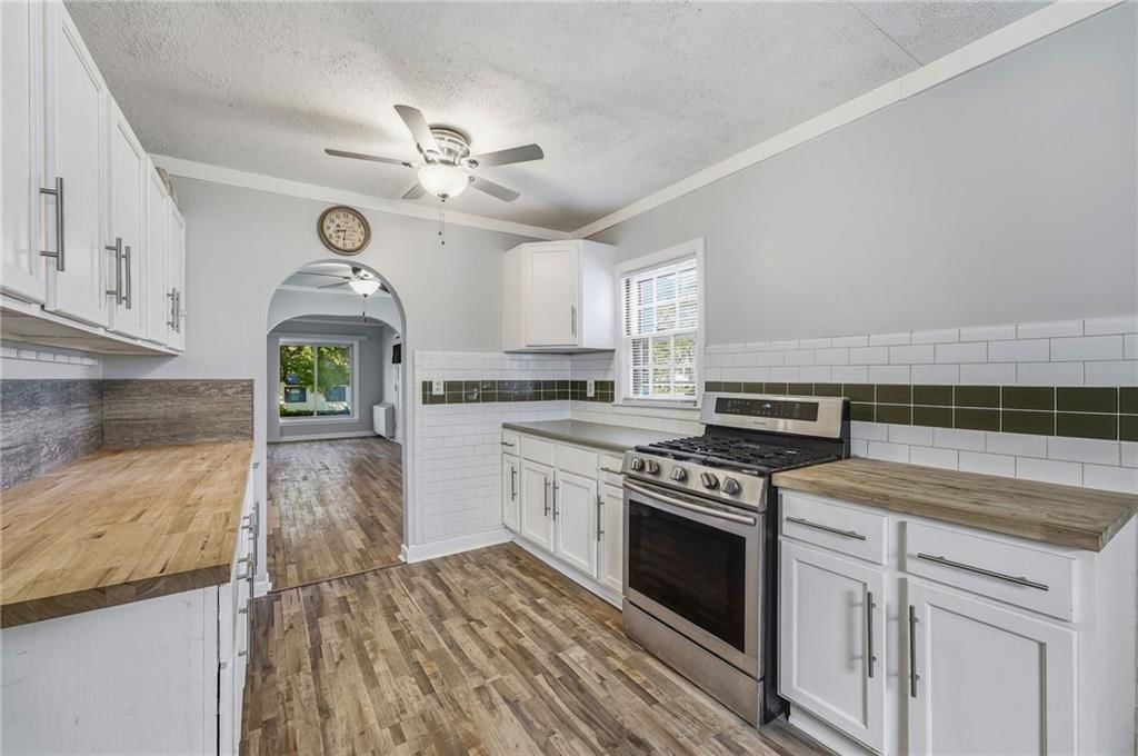 Photo 16 of 40 - 9009 E 68th Street, Raytown, MO 64133
